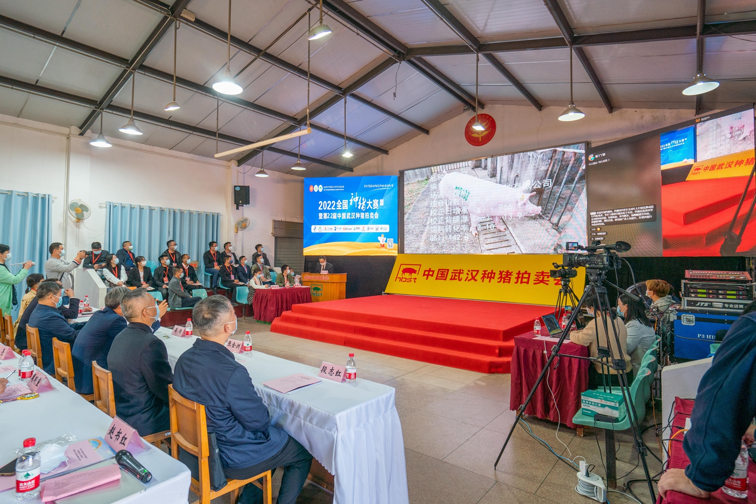 拍卖会现场（学通社记者 易冬铭 摄）